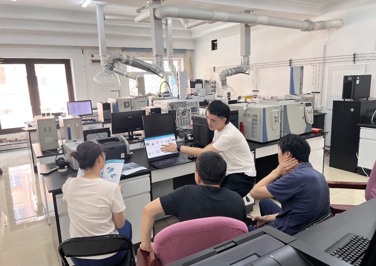 177071334535731304Z6.png 凌加陳在給客戶(hù)培訓.PNG